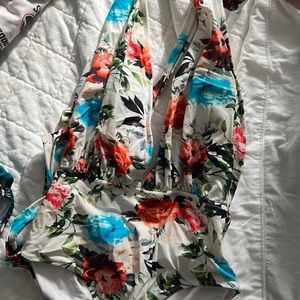 Women’s bathing suit with tie back